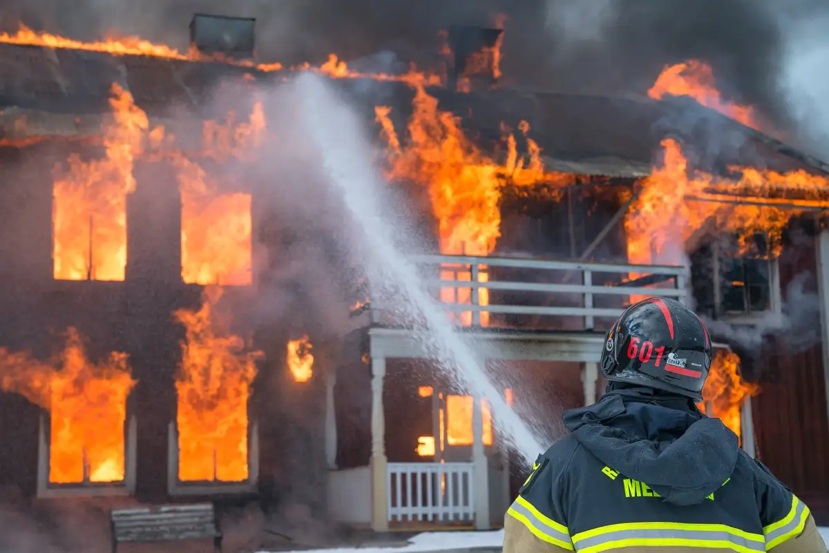 8 Hal Yang Kamu Harus Lakukan Untuk Mencegah Kebakaran Rumah